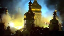 Mosteiro Kyiv Pechersk Lavra em chamas após ataque da rússia