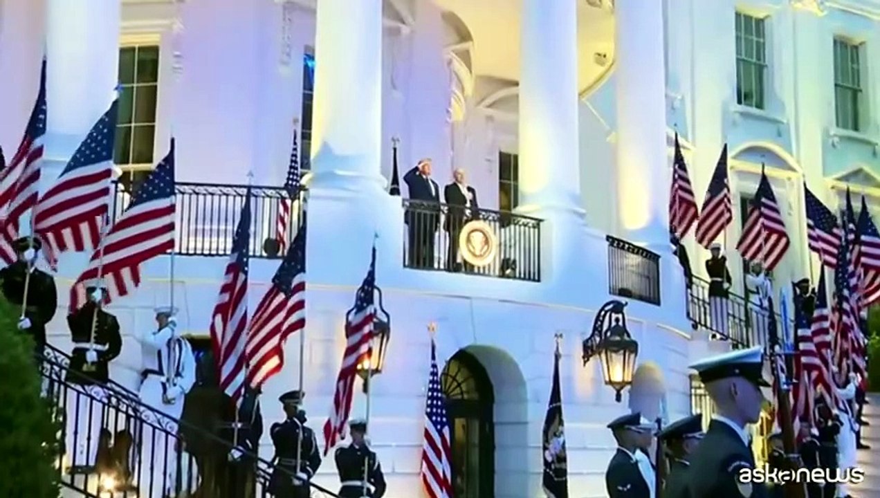 Donald Trump festeggia 80 anni con la lotta Mma e con accordo in Iran