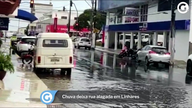 Chuva deixa rua alagada em Linhares