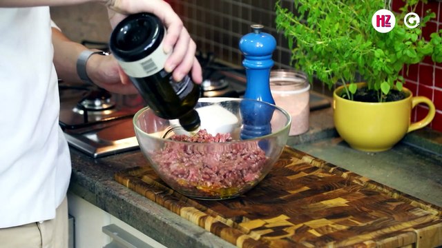 Aprenda a preparar um delicioso cheesebacon com o chef Pedro Kucht