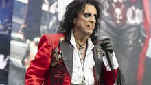 Alice Cooper gifts signed album to man who returned his lost credit card