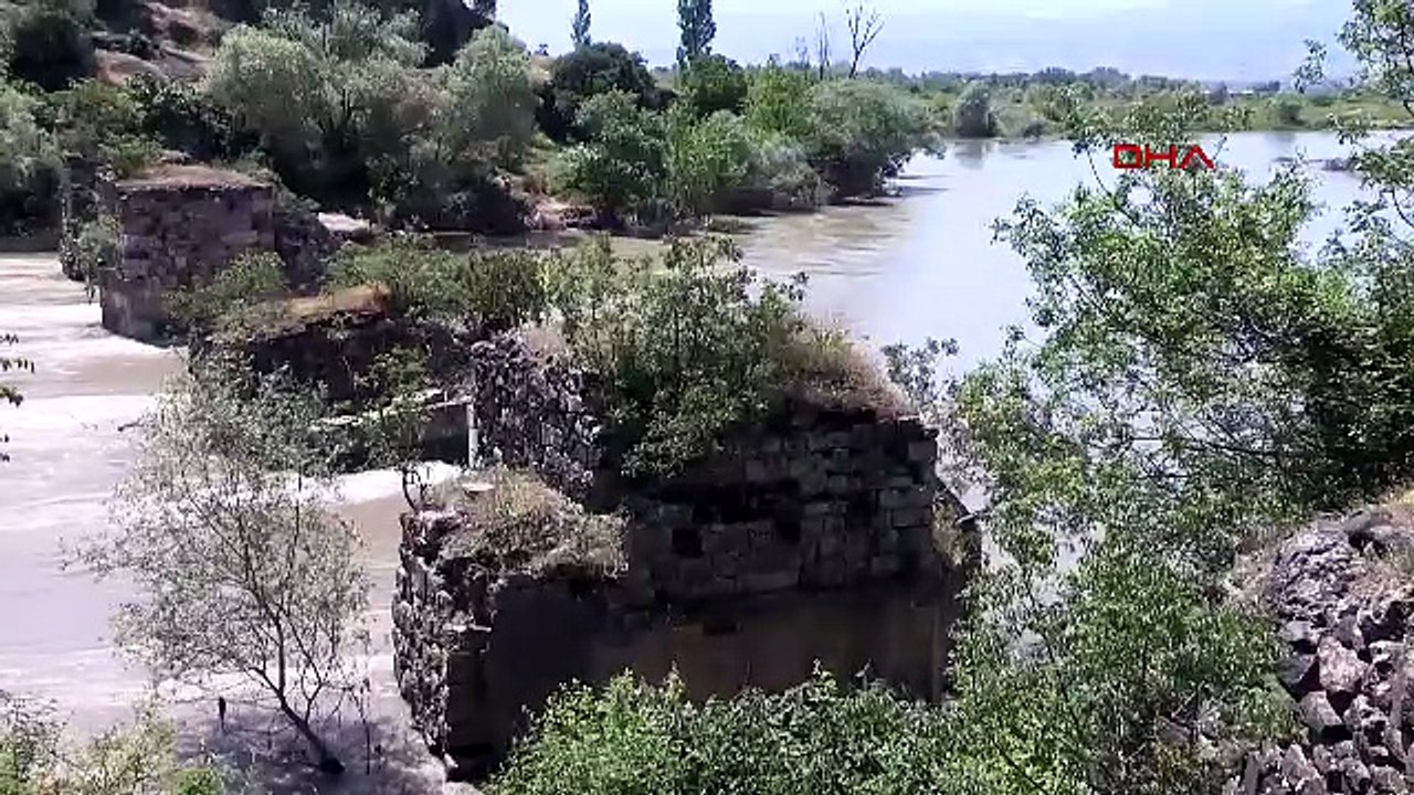 Türkiye'nin tarihi köprüsünün adı değişti: Adı artık Sultan Murat Han Köprüsü