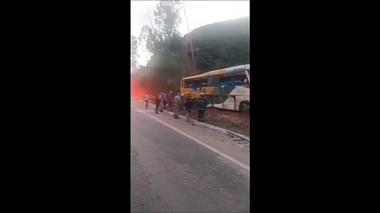 Acidente Entre Carro E ôNibus Deixa Mortos E Feridos Na Br 262 Em Ibatiba