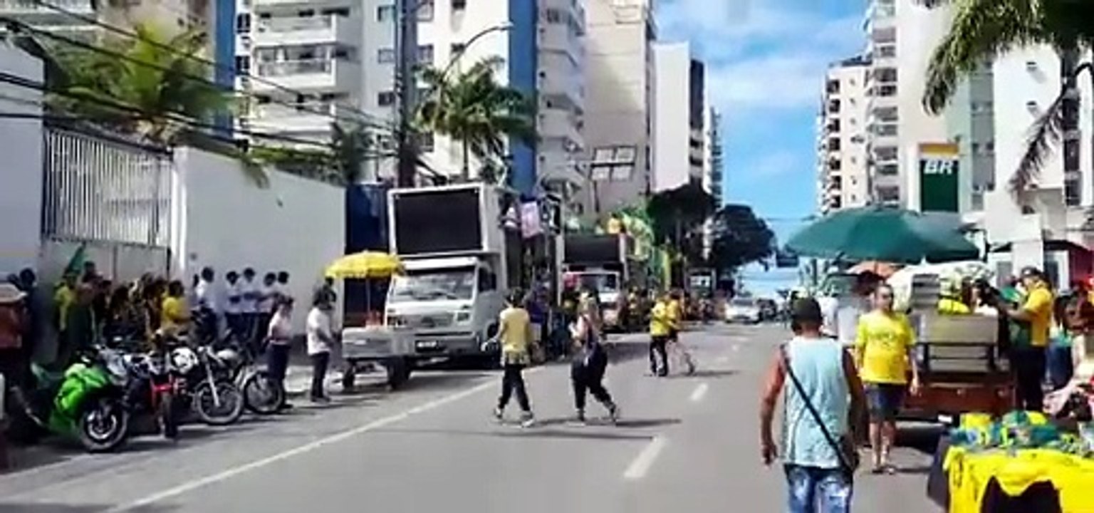 No Dia do Trabalhador, manifestantes fazem ato a favor de Bolsonaro em Vila Velha