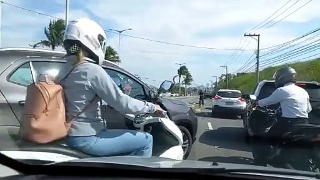 Acidente na Avenida Dante Michelini complica trânsito na região