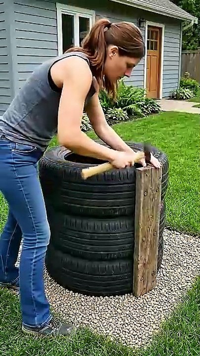 Old Tires Turn Into a Stunning Tulip Planter 🌷😳_3