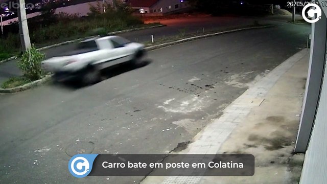 Carro bate em poste em Colatina