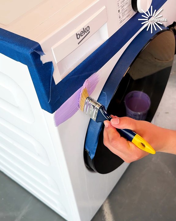 Paint your washing machine for a fresh look with this easy DIY!  🤩👍