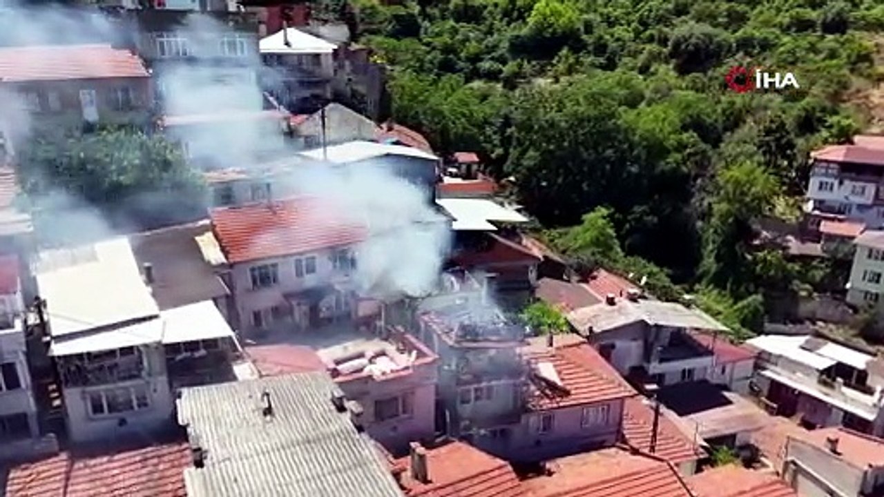 Bursa’da 4 ev alevlere teslim oldu
