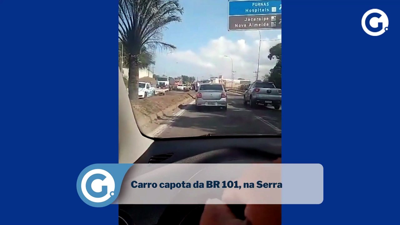 Carro capota da BR 101, na Serra