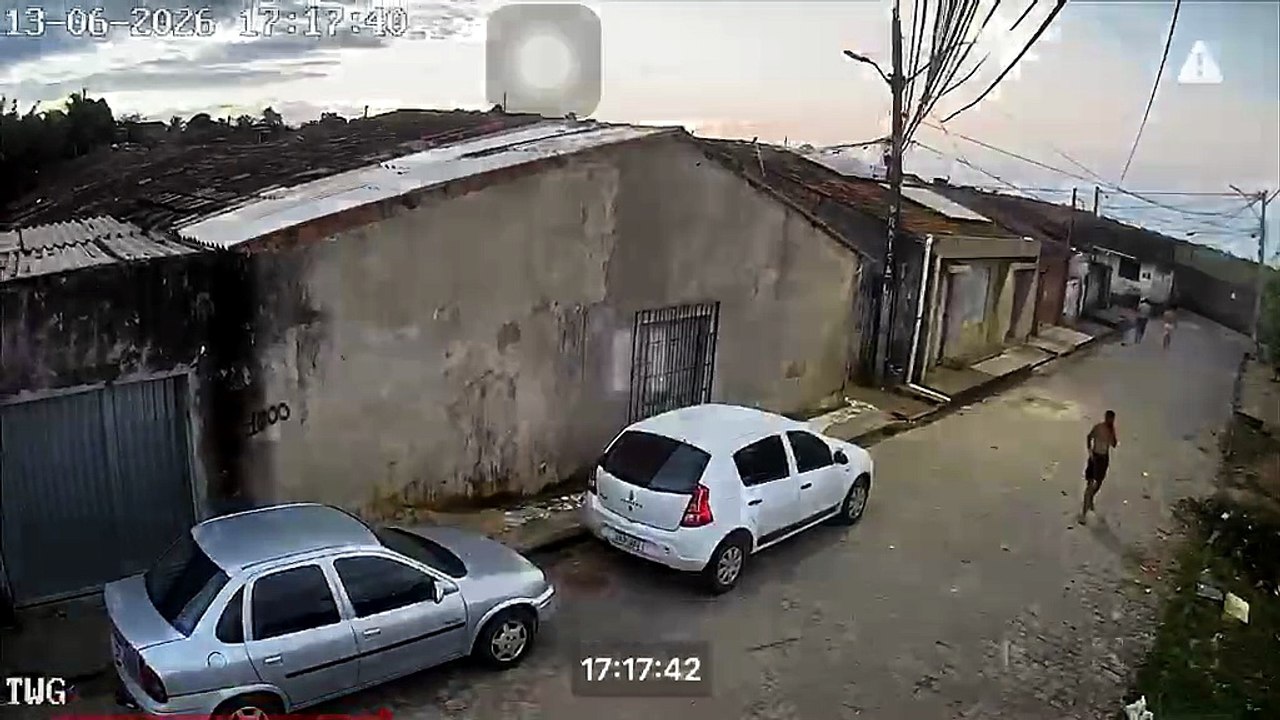 Criança sofre queimaduras nas duas pernas ao se acidentar com fogos de artifício, em Rio Largo