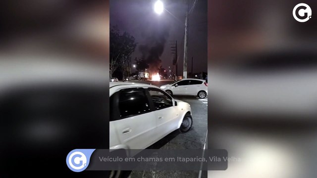 Veículo em chamas em Itaparica, Vila Velha