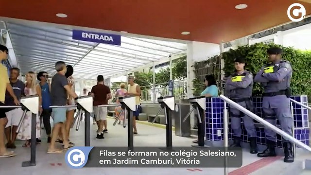 Filas se formam no colégio Salesiano, em Jardim Camburi, Vitória