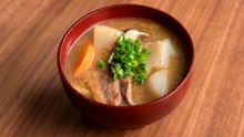 How Does Tonjiru Get So Rich And Savory? 🍲