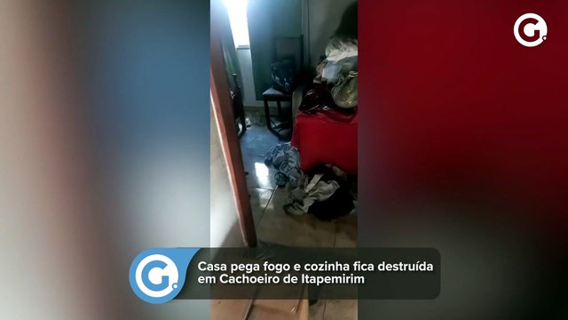 Casa pega fogo e cozinha fica destruída em Cachoeiro de Itapemirim