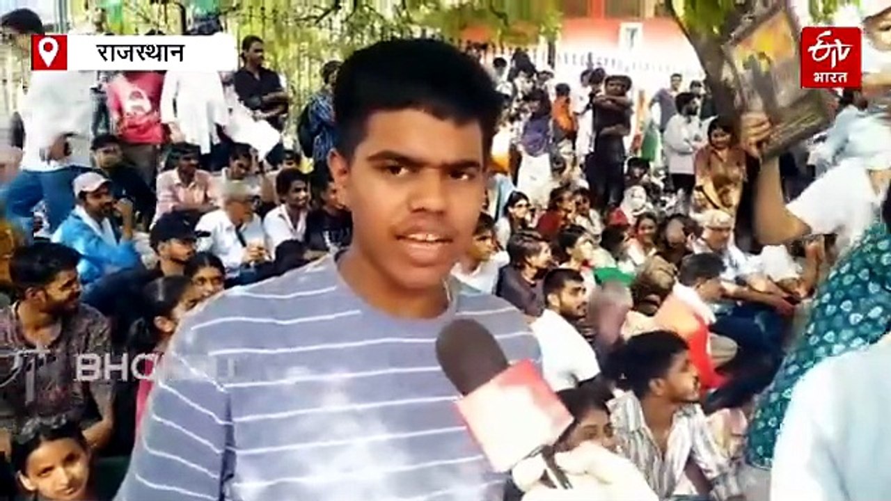 जयपुर: कॉकरोच जनता पार्टी के प्रदर्शन में बवाल, संस्थापक अभिजीत दीपके को युवकों ने जड़े थप्पड़