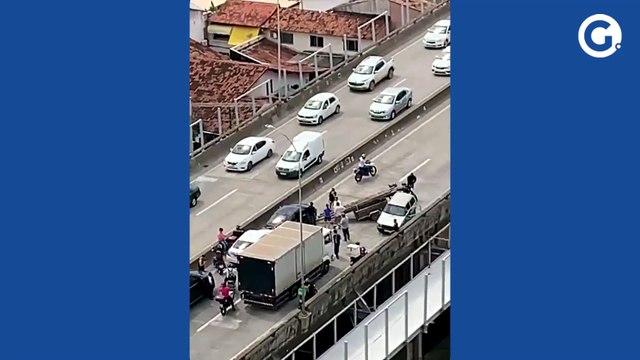 Reboque se desprende de veículo e complica trânsito na Terceira Ponte