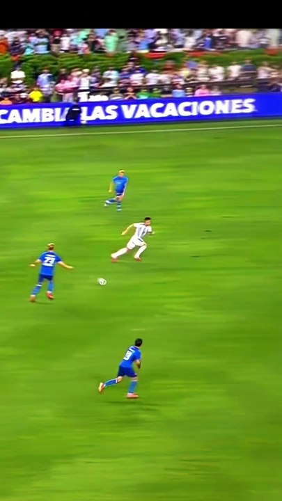 Lionel Messi 10 Beautiful Moments