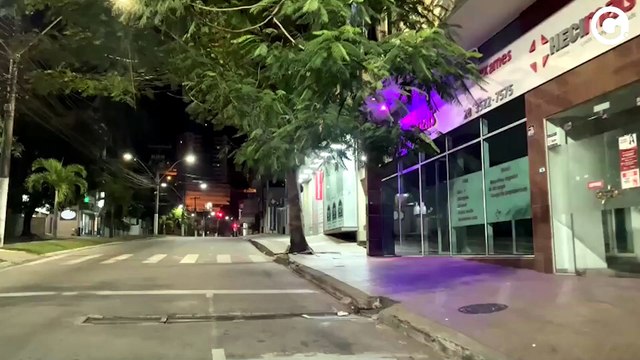 Homem mascarado e com espada ameaça pedestres em Cachoeiro