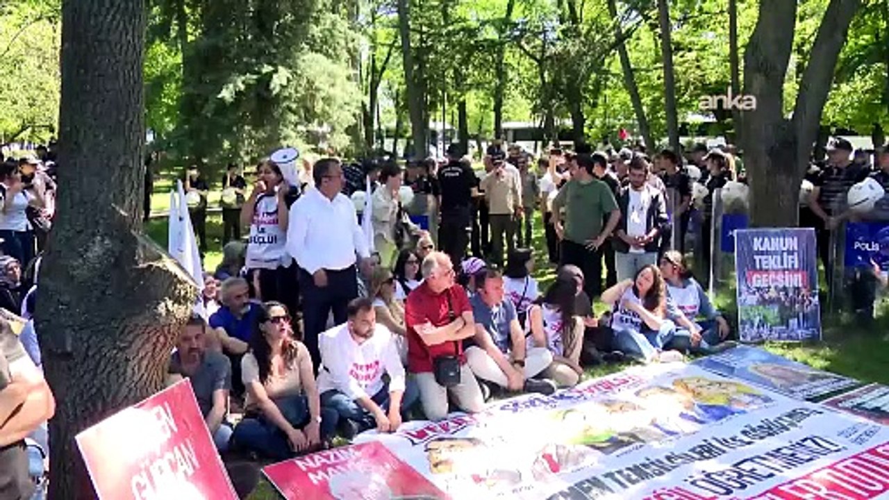 Öğretmenler açlık grevine başladı: Ankara’da eylemlerine ikinci kez müdahale edildi