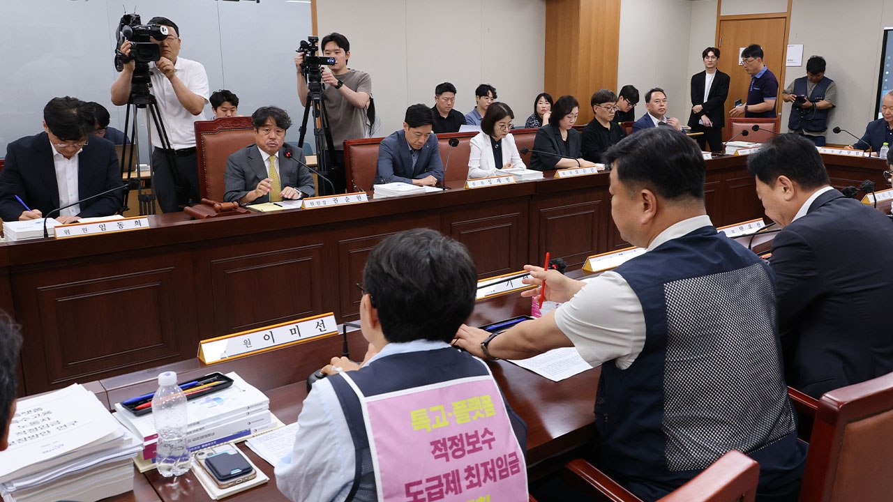 노동계, 내년 최저임금 시간당 12,000원 요구 / YTN
