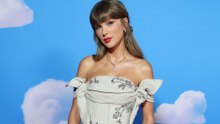 テイラー・スウィフトがソングライターの殿堂入り、家族への感謝で涙