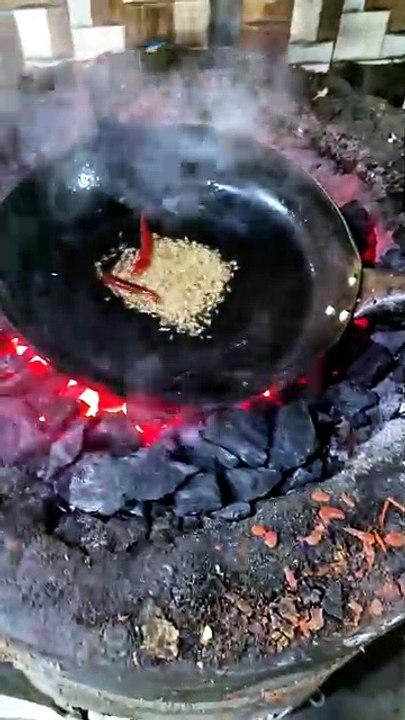 Dhabe Style Dal Tadka | Garma Garam Dal Par Tadka Lagate Hue