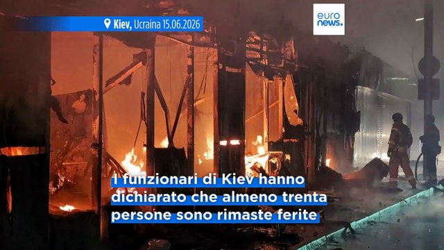 Attacchi russi in Ucraina: almeno 11 morti e 53 feriti, Zelensky visita il monastero Unesco colpito