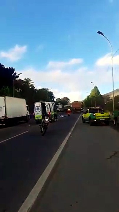 Motociclista morre em acidente com caminhão na BR 101, na Serra