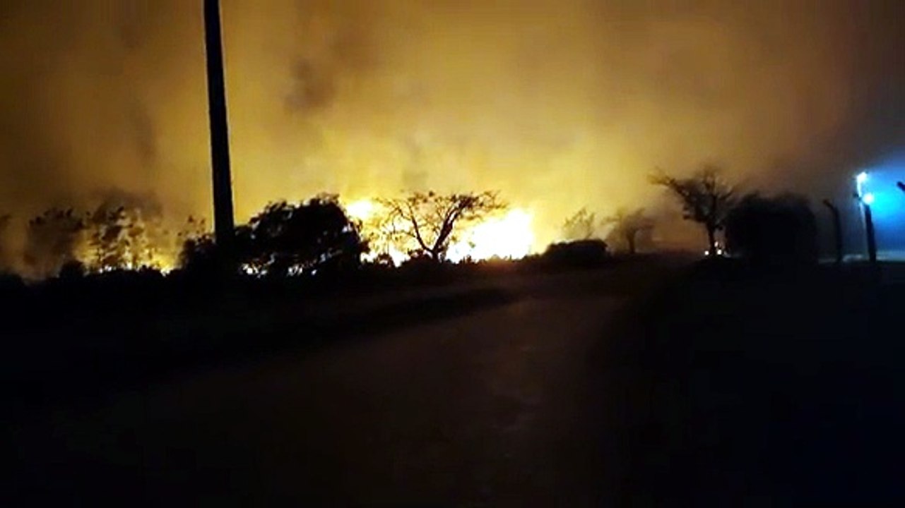 Incêndio atinge área perto de fábrica em Aracruz