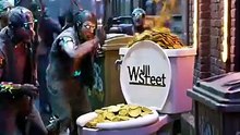 Seize the chance! Everybody go!