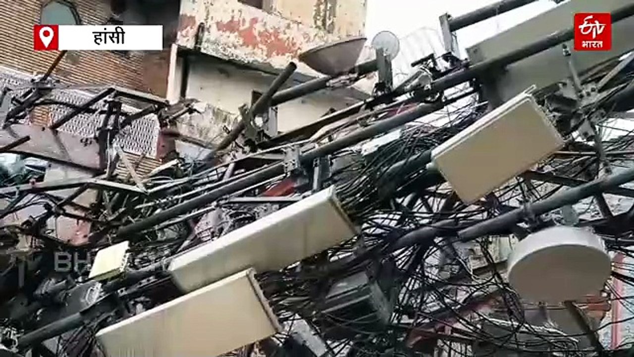 हांसी में तेज आंधी-बारिश से भारी नुकसान, मोबाइल टावर धड़ाम, बाल-बाल बचे लोग