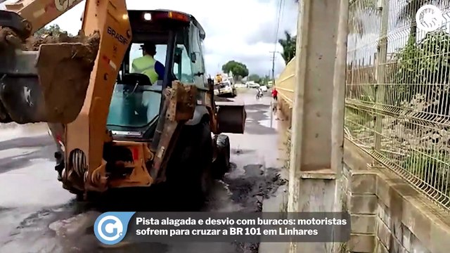 Pista alagada e desvio com buracos: motoristas sofrem para cruzar a BR 101 em Linhares