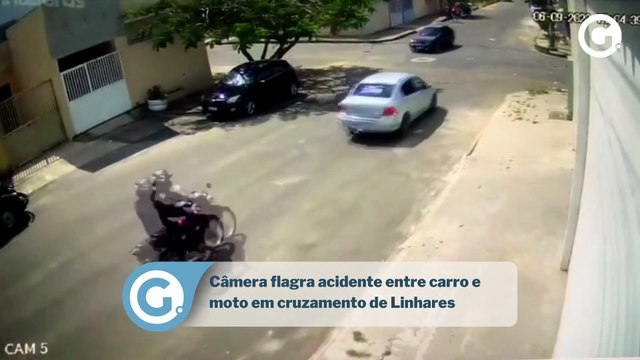 Câmera flagra acidente entre carro e moto em Linhares
