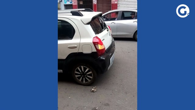 Marido atira em esposa, é baleado por populares e bate o carro na Serra