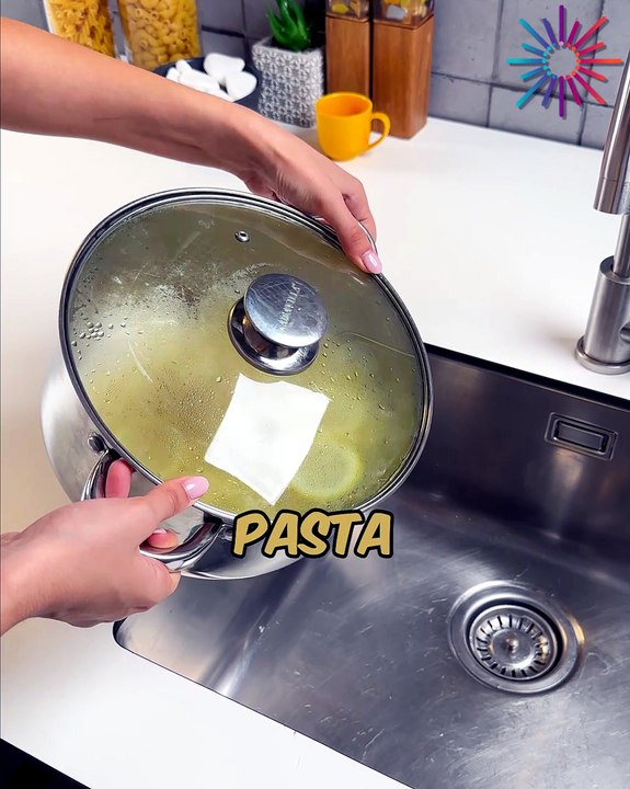 Quick pasta straining hack🍝