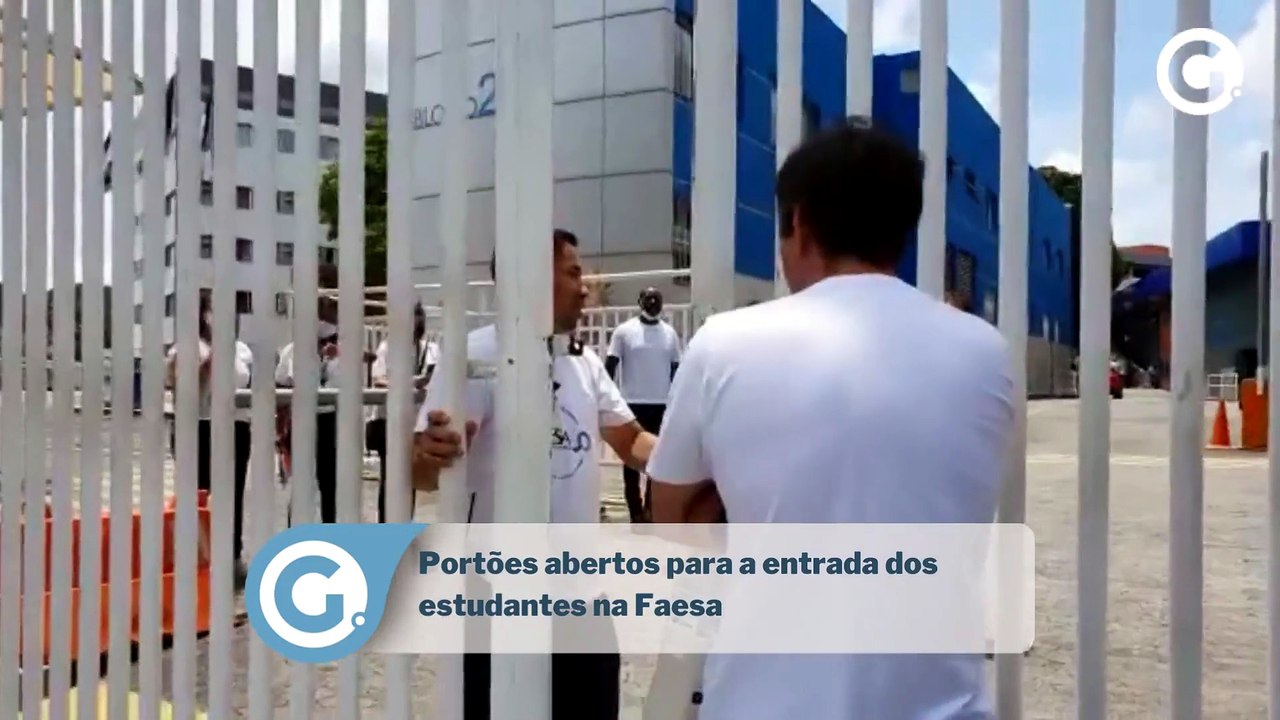 Portões abertos para a entrada dos estudantes na Faesa