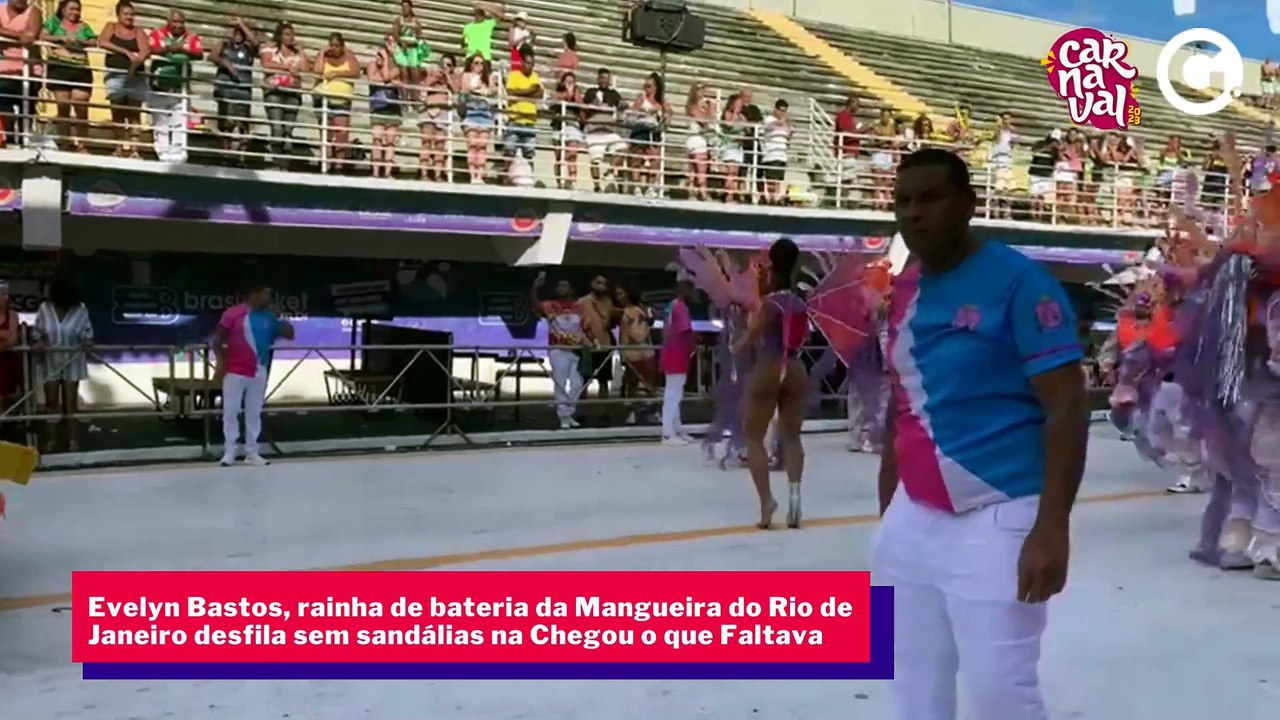 Evelyn Bastos, rainha de bateria da Mangueira do Rio de Janeiro desfila sem sandálias na Chegou o que Faltava