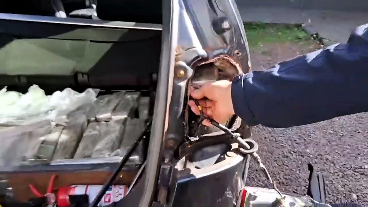 Durante atendimento de engavetamento, PRF apreende 212 quilos de maconha escondidos em SUV na BR-369 em Cascavel