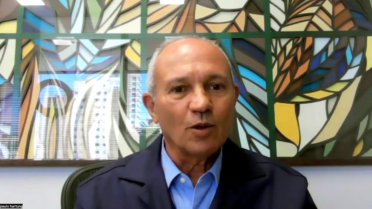 Fora da política?