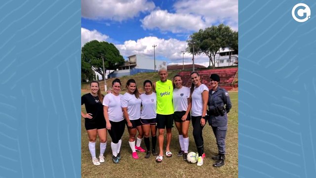 Richarlison visita time de futebol feminino em Nova Venécia