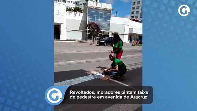 Revoltados, moradores pintam faixa de pedestre em avenida de Aracruz