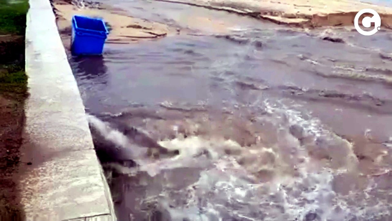 Moradores denunciam esgoto em praia de Guarapari