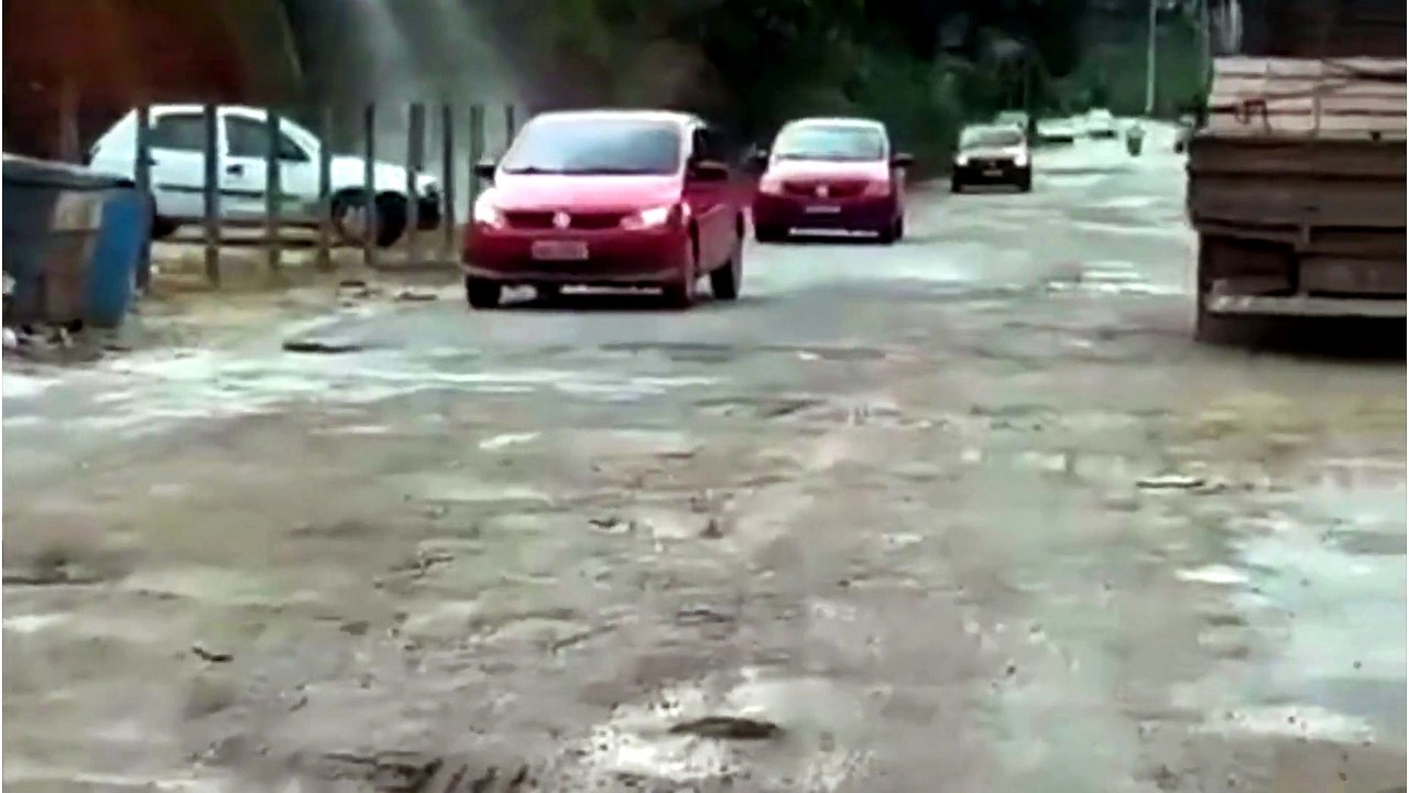 Motorista registra dezenas de buracos em estrad...