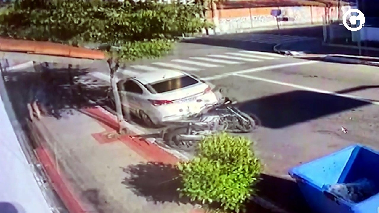 Câmera flagra momento de acident no centro de Vila Velha