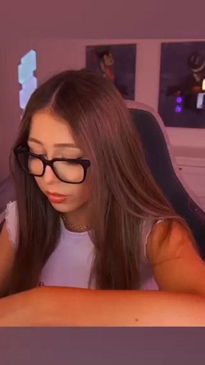 Would anyone like a portable BBQ with legs 😩 #twitch #streamer #twitchmoments #twitchfails #twitchclips #twitchstreamer #gamergirl #jokes