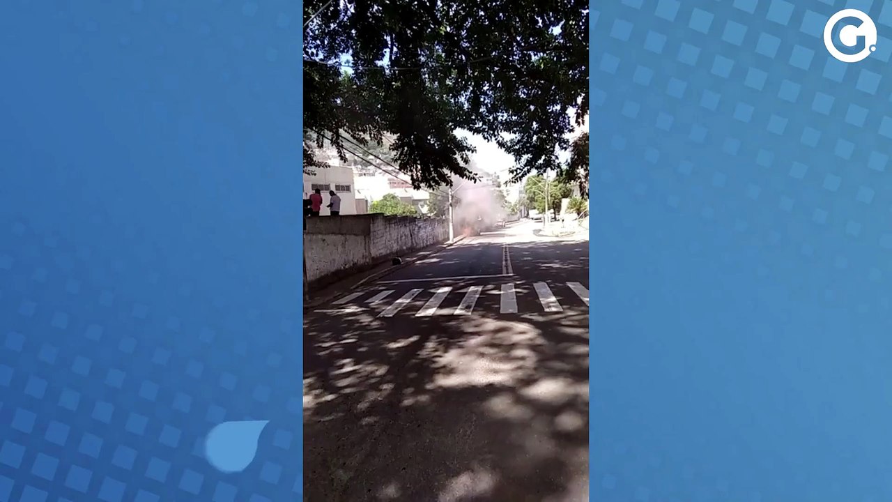 Incêndio em carro na avenida Marechal Campos, em Vitória