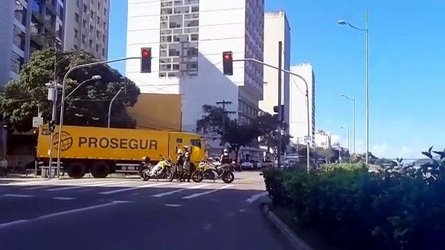 Operação policial escolta grande carga de dinheiro e para o Centro de Vitória