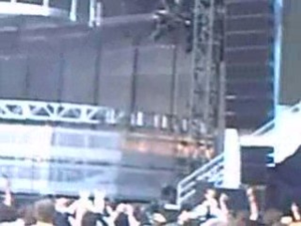 Saki passe sur la scène et c'est l'histérie XD