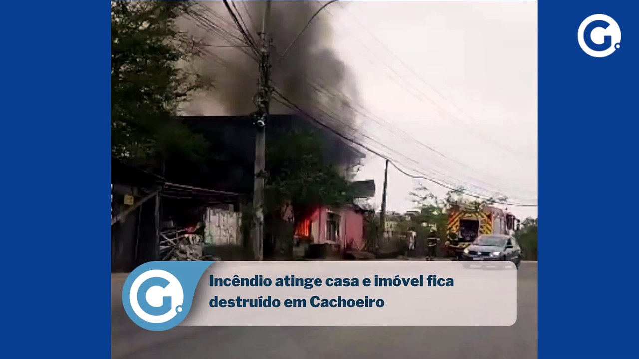 Incêndio atinge casa e imóvel fica destruído em Cachoeiro
